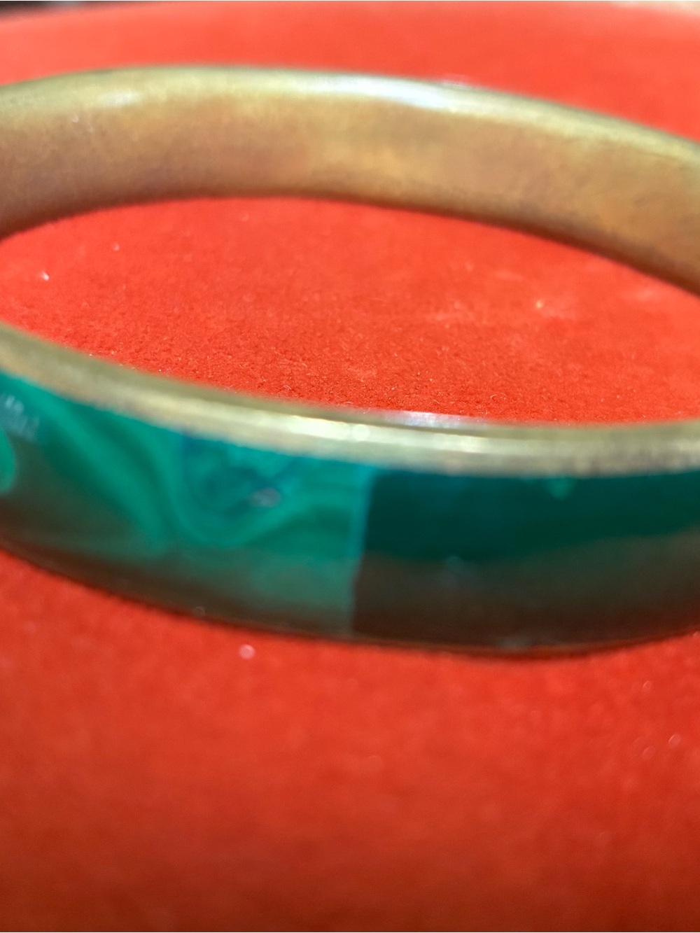 Four Malachite and brass bangles - Picture 4 of 7